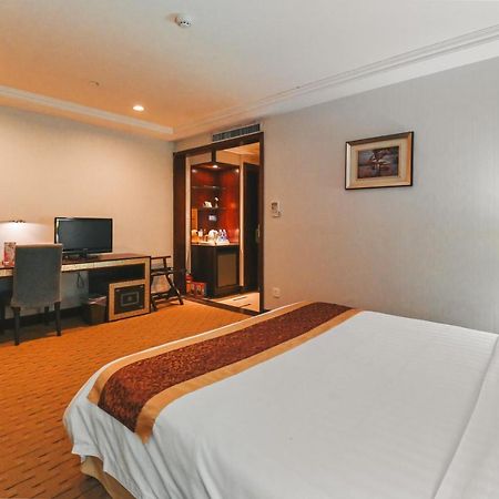 Royal Plaza Hotel Canton Extérieur photo