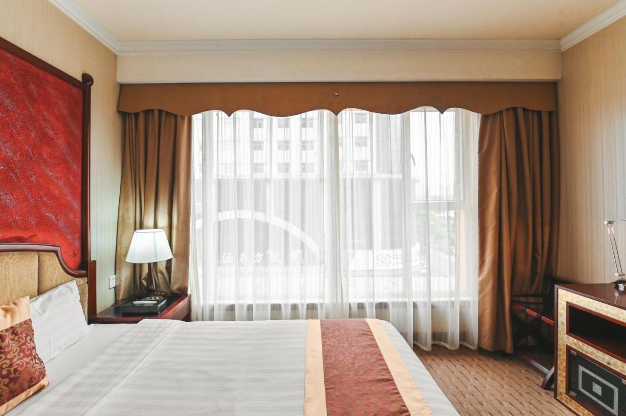 Royal Plaza Hotel Canton Extérieur photo