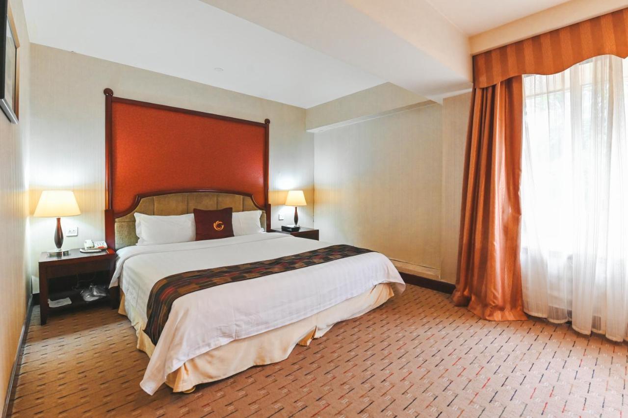 Royal Plaza Hotel Canton Extérieur photo