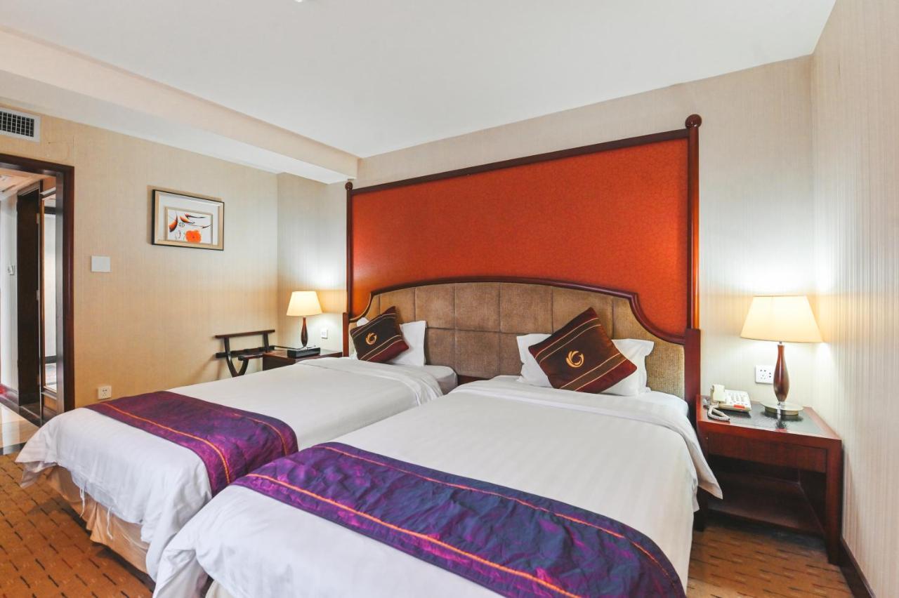 Royal Plaza Hotel Canton Extérieur photo